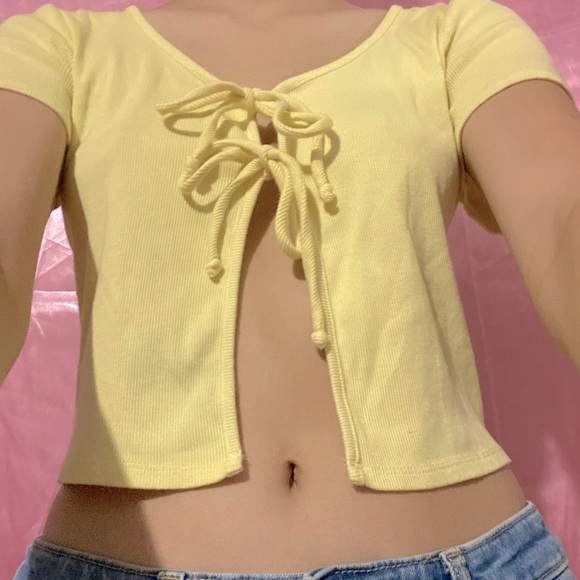 Y2K Yellow Double Tied Crop Top - Picture 2 of 2